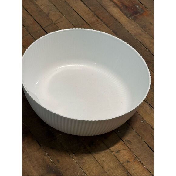 The PrettyLitter Linnea Open Cat Litter Box  minimalist white round bowl bed - Picture 5 of 11